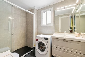 Renoverad Lägenhet med stor terrass och närhet till centrum - Lotus Properties