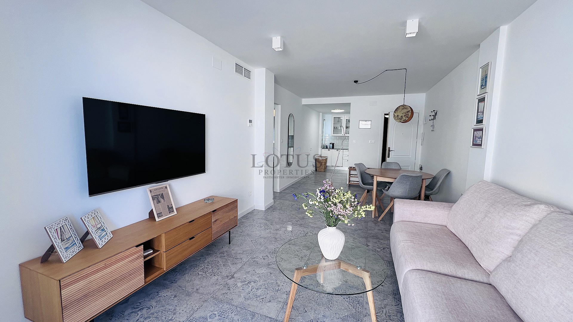 Stilren, renoverad bostad endast 140 meter från stranden i La Mata - Lotus Properties