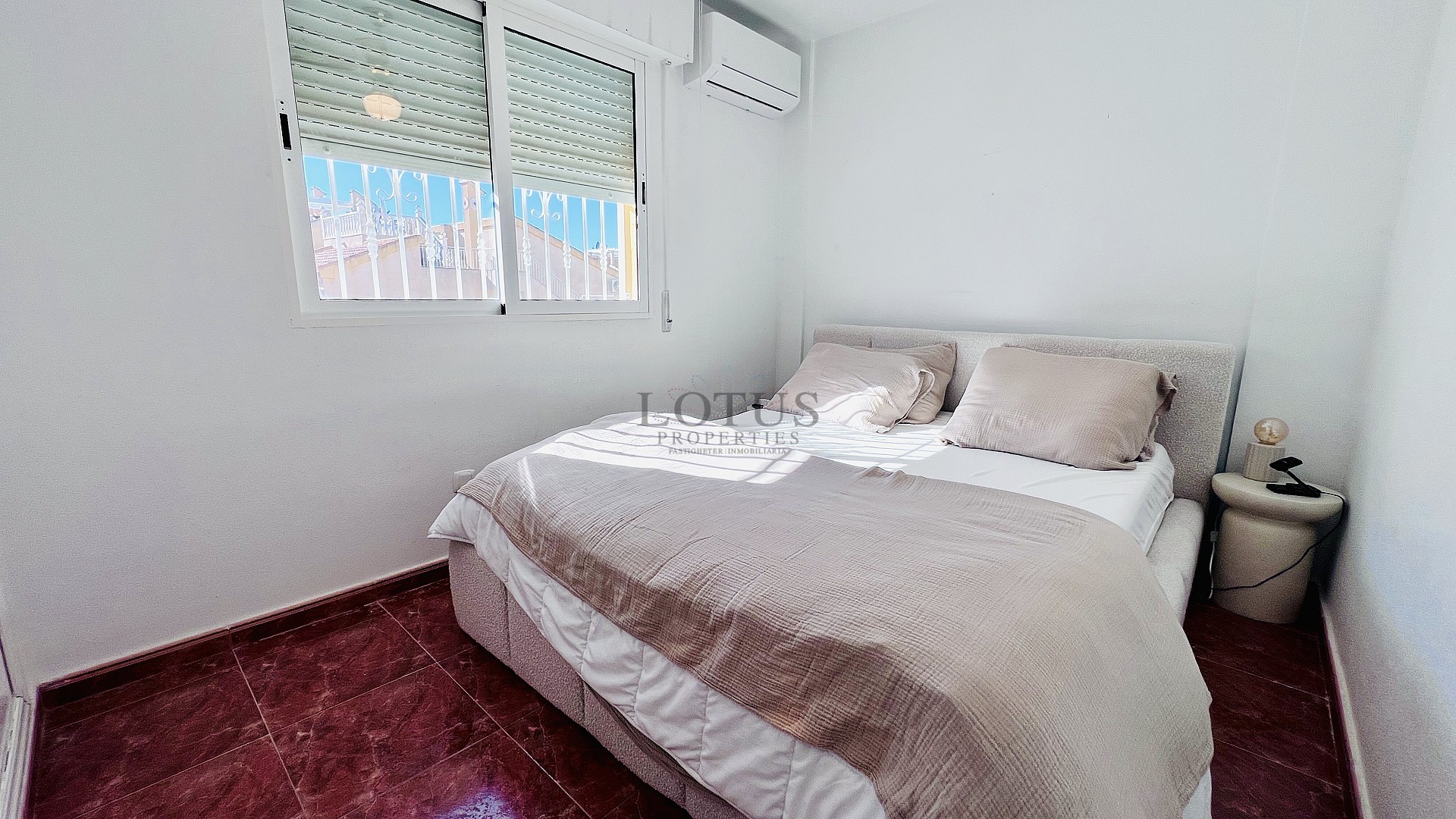 Charmigt radhus med tre sovrum och gemensam pool – nära allt du behöver! - Lotus Properties